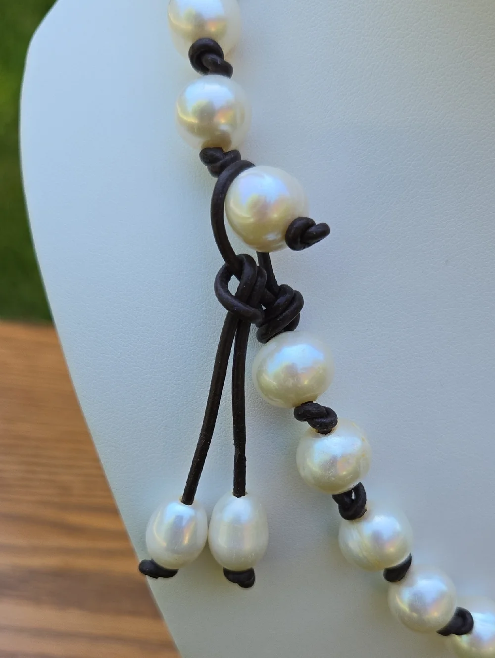 White Pearl Necklace with Brown Accents Ajustable